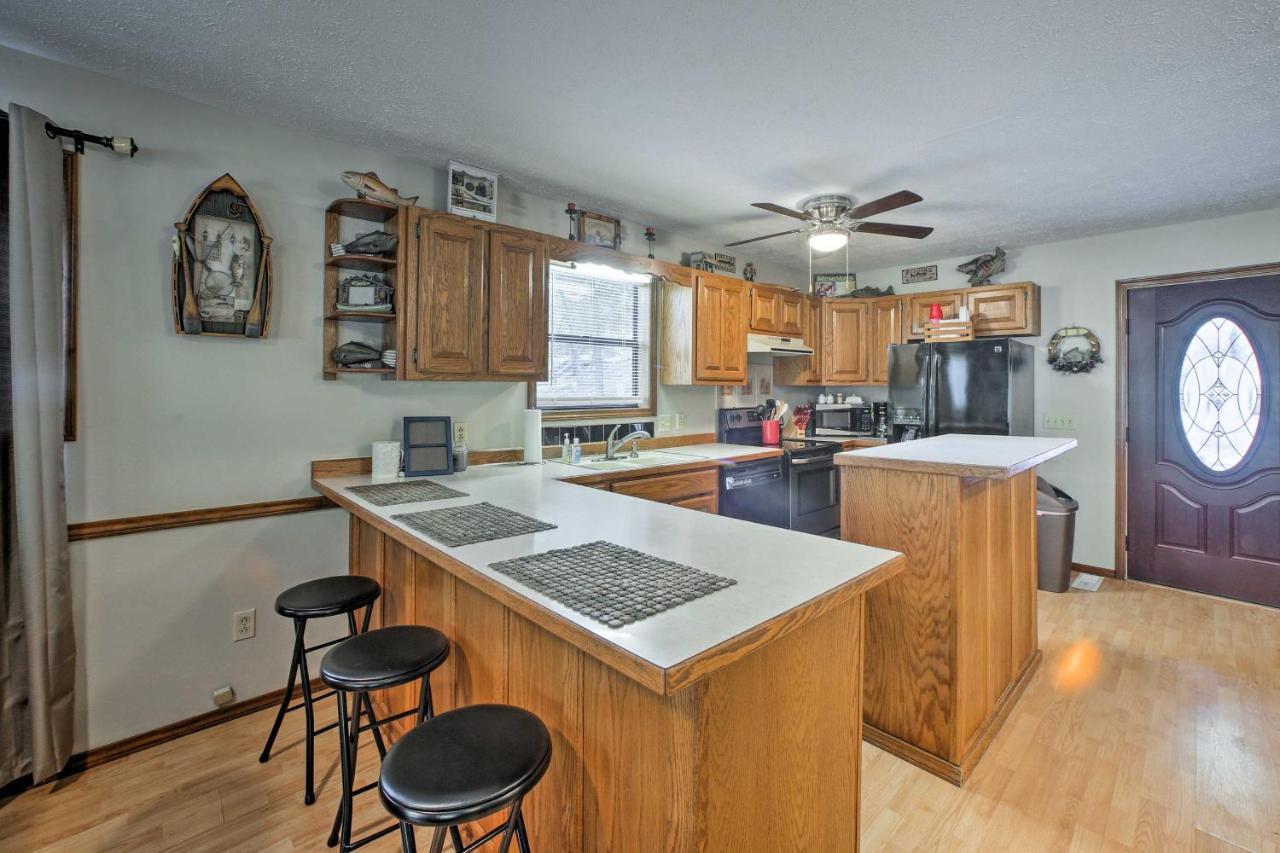 Golden Lakefront Table Rock Home With Fire Pit! מראה חיצוני תמונה