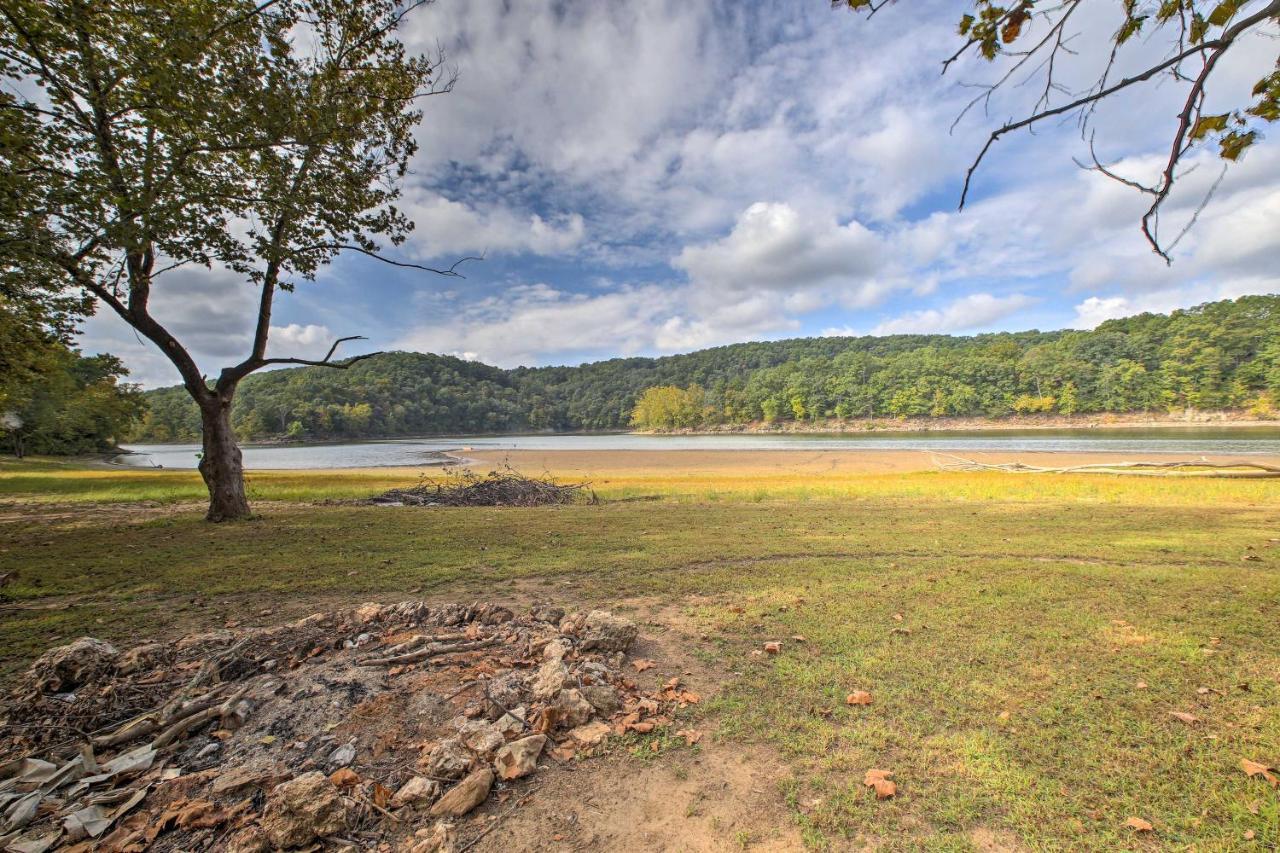Golden Lakefront Table Rock Home With Fire Pit! מראה חיצוני תמונה